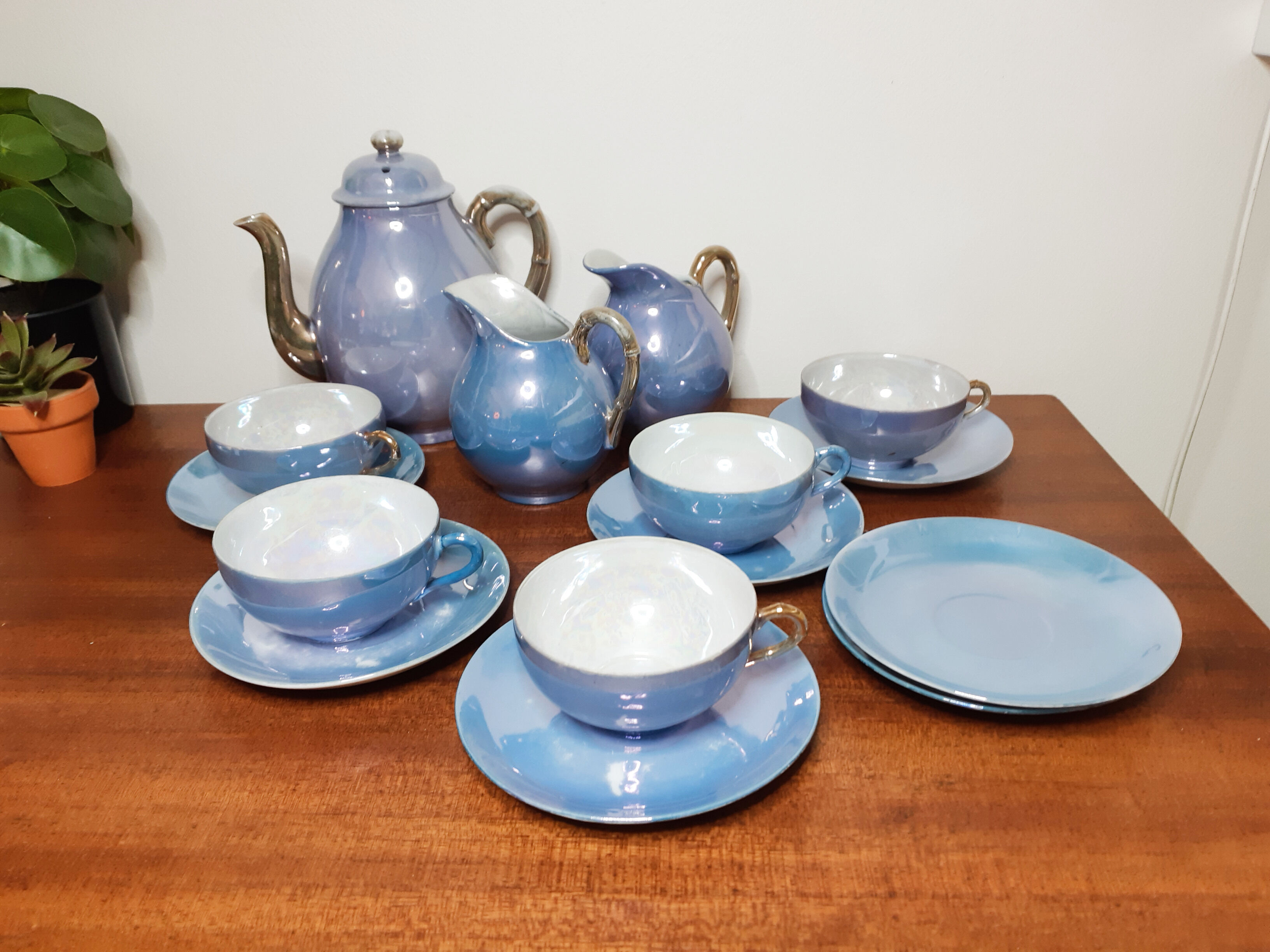 Tea set in fine Japanese porcelain pearl blue and gold