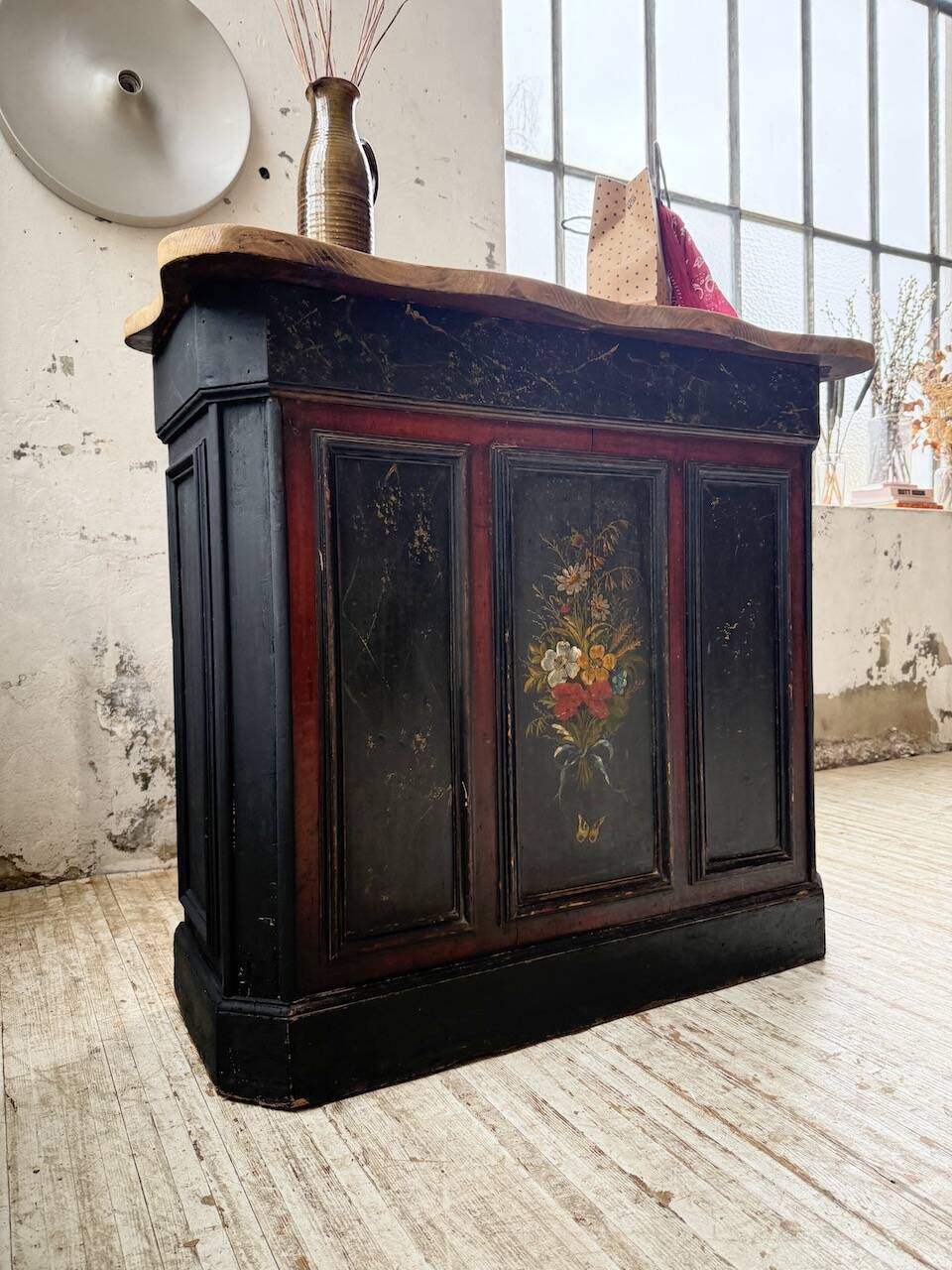 Floral 1920s trading counter