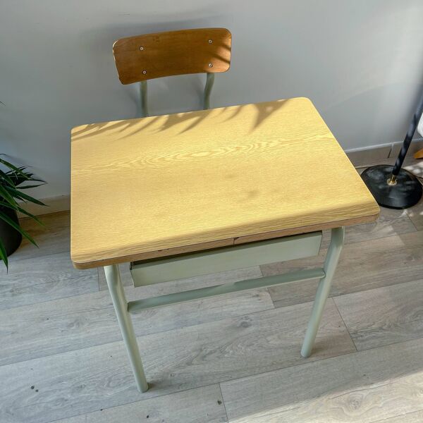 Bureau d’écolier vintage 1960 – Pupitre ancien en bois et métal vert d’eau – Mobilier scolaire rétro – Bureau enfant vintage