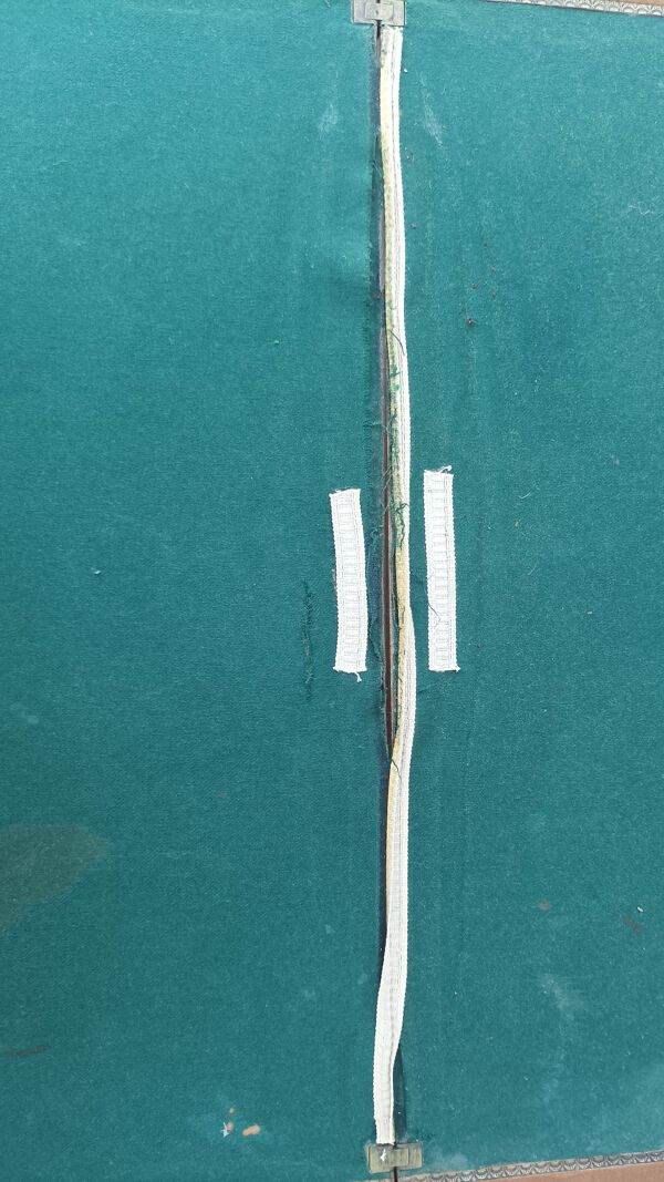 Table à jeu en noyer époque 19ème