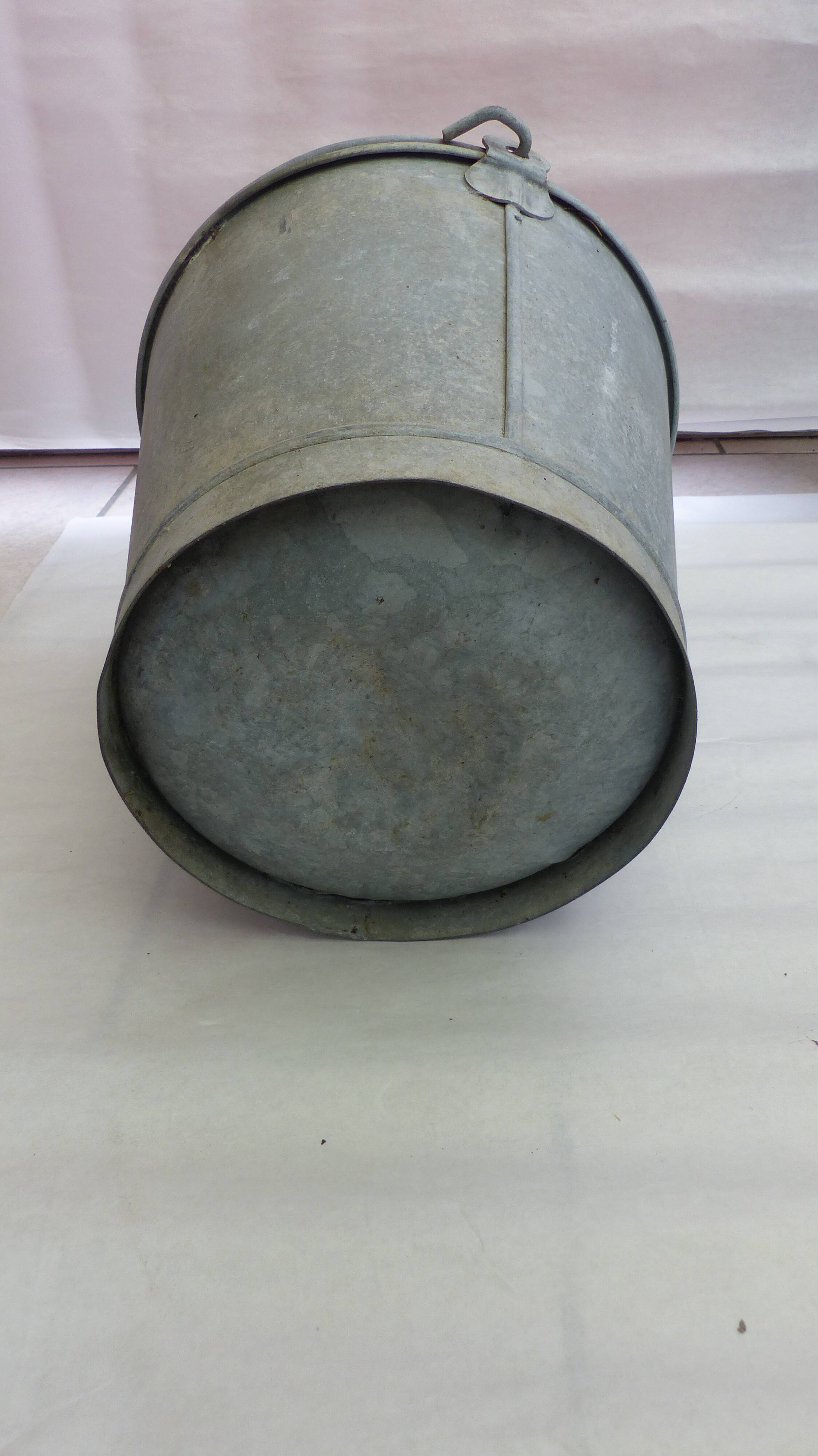 Zinc bucket