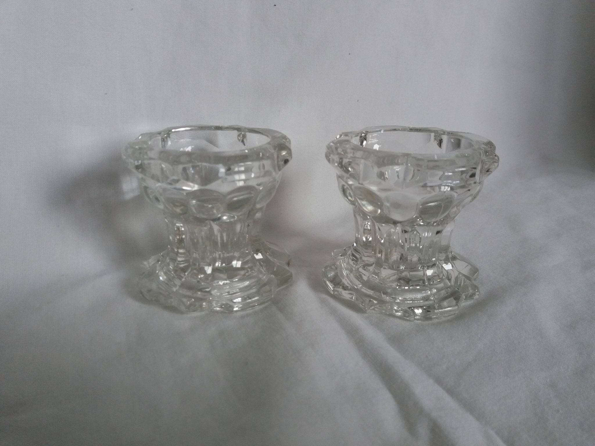 Paire de bougeoirs en verre de Reims