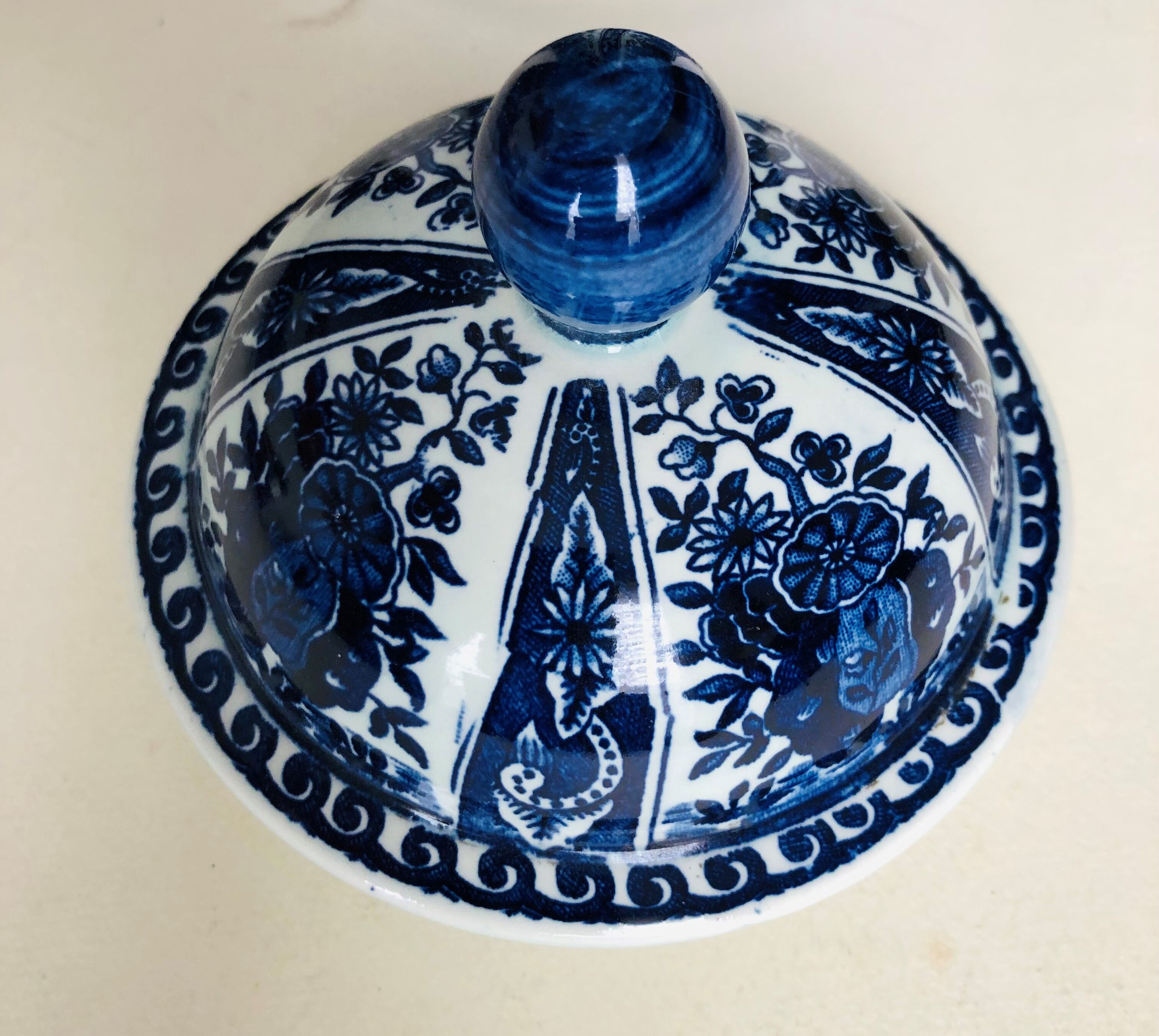 Large covered pot in Delft earthenware