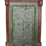 Porte indienne ancienne en vieux teck pièce et patine d'origine