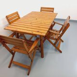 Vintage garden furniture set consisting of a table with extensions and 4 armchairs