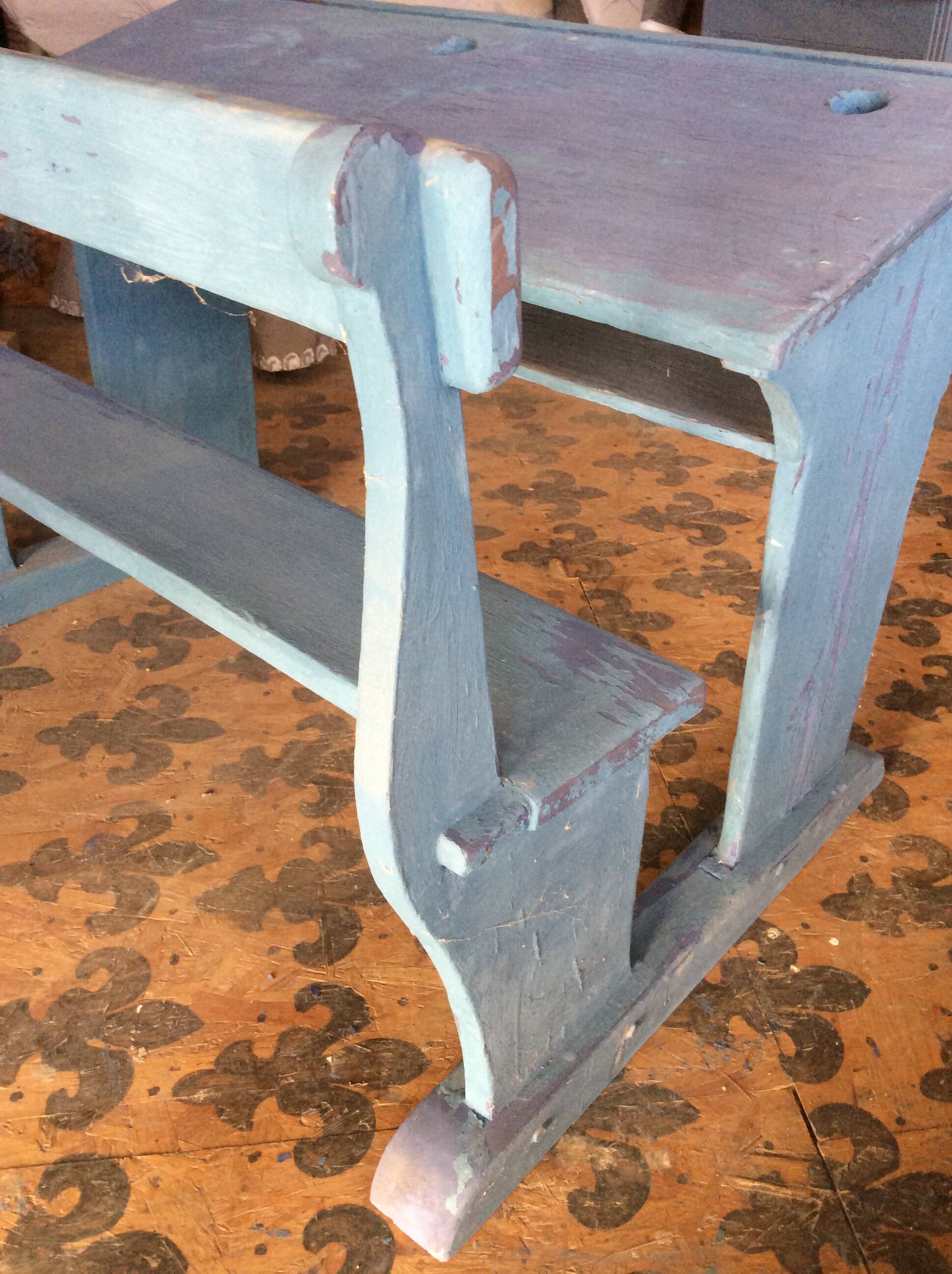 School bench early 900