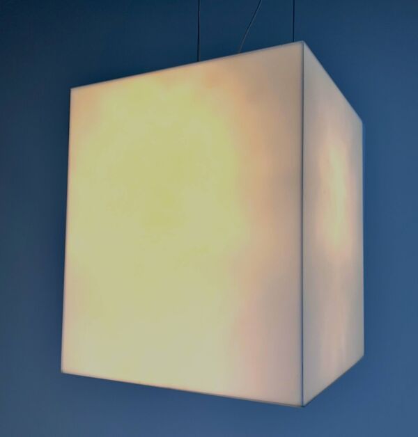 Suspension design cube en plastique blanc par Delta light Belgium, années 1990