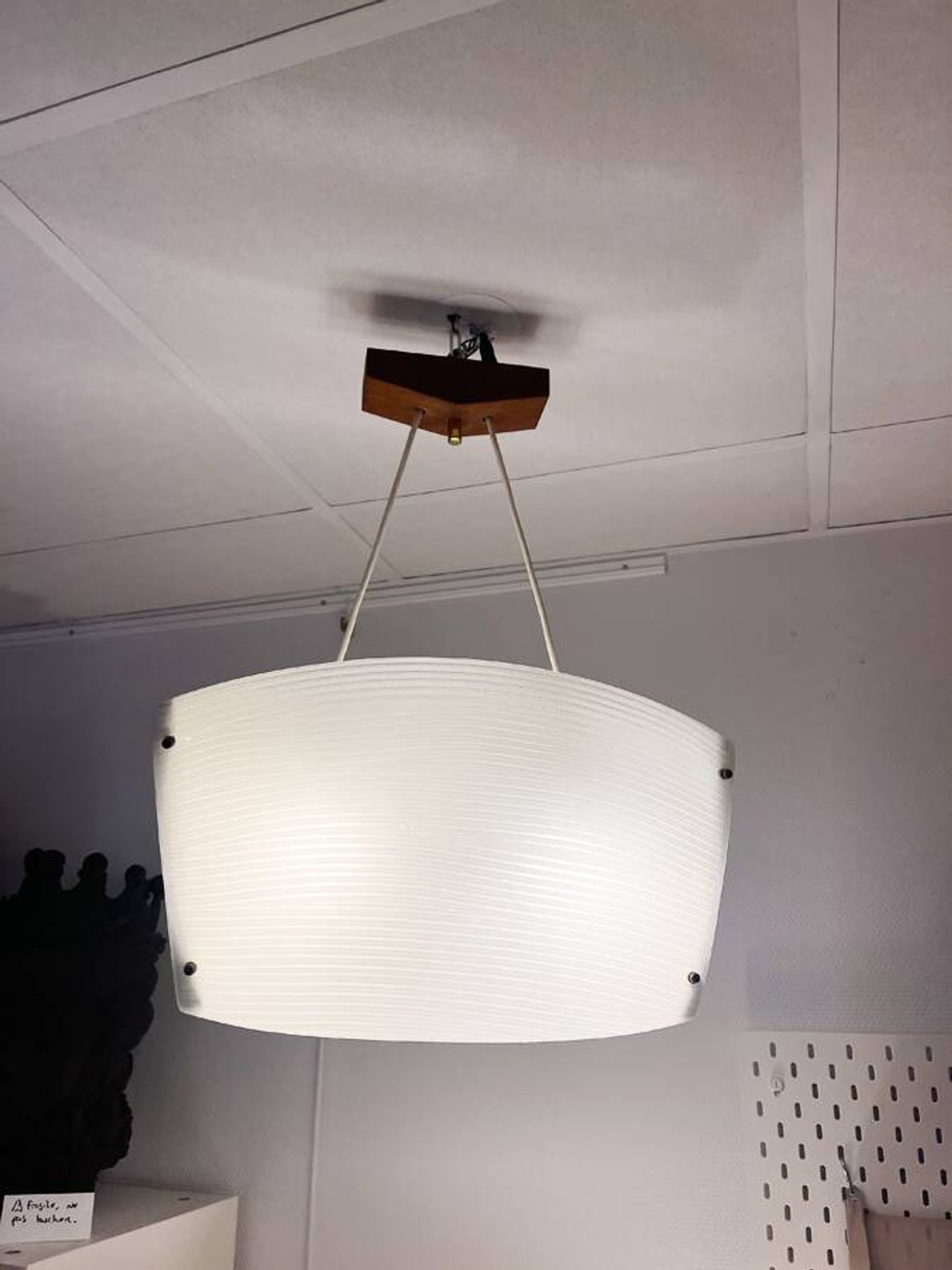 Suspension en verre opalin et teck, circa 1960