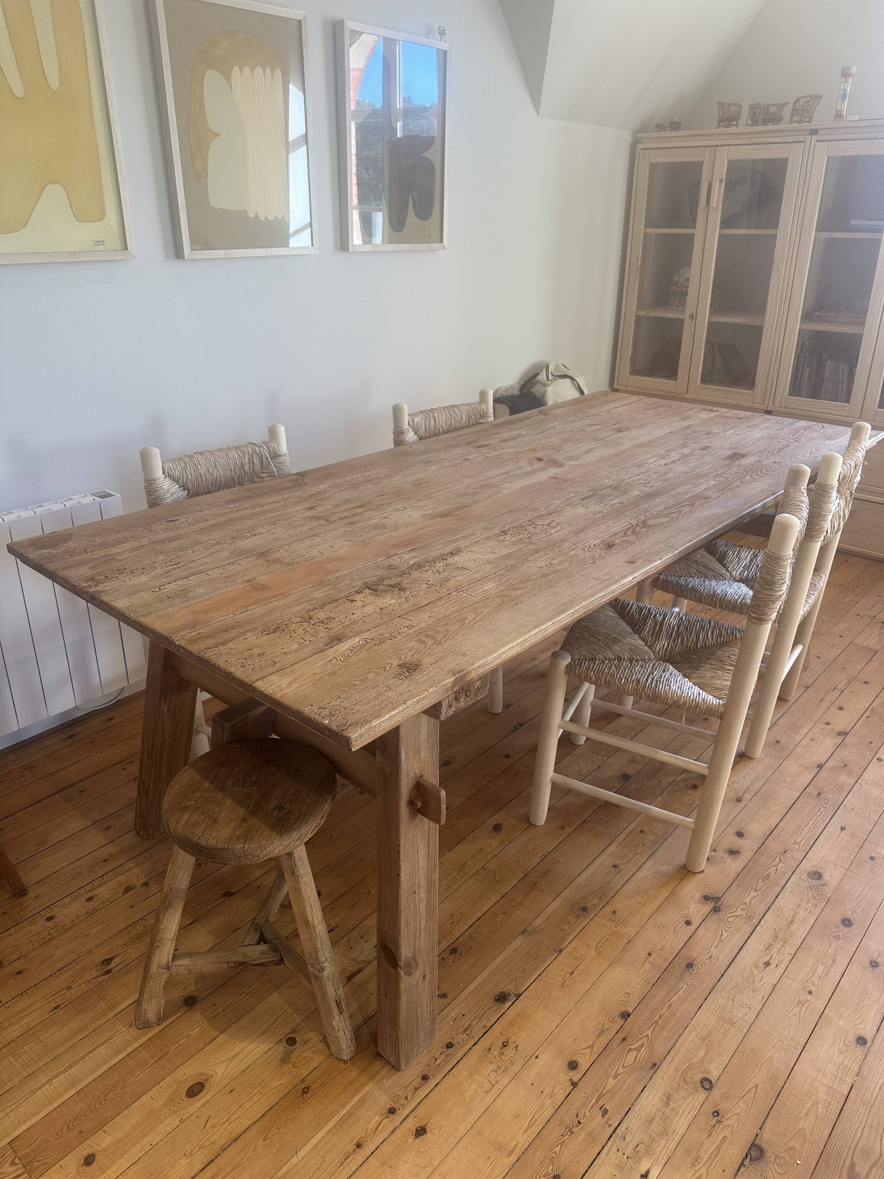 Dining table in natural wood, 220 x 100 x 77 cm, recycled pine.