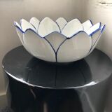 Flower-shaped bowl