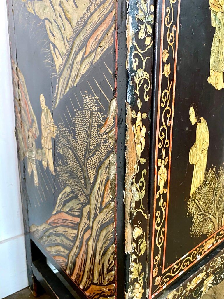 Black lacquered Chinese cabinet 19th century