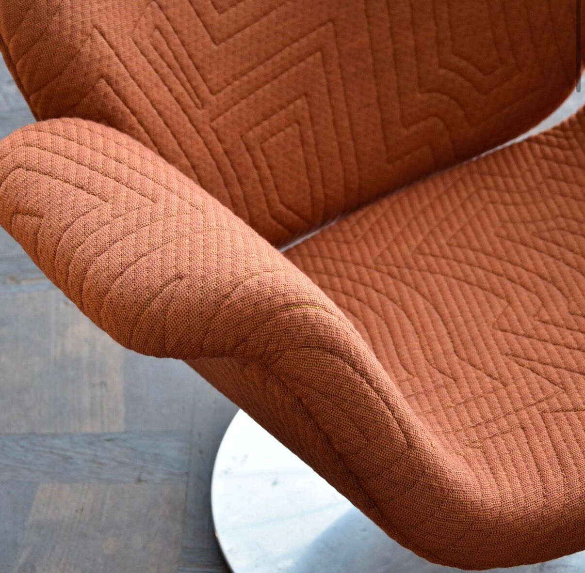 Artifort Big tulip armchair