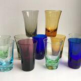 Ensemble de 11 verres à liqueur en verre coloré années 70