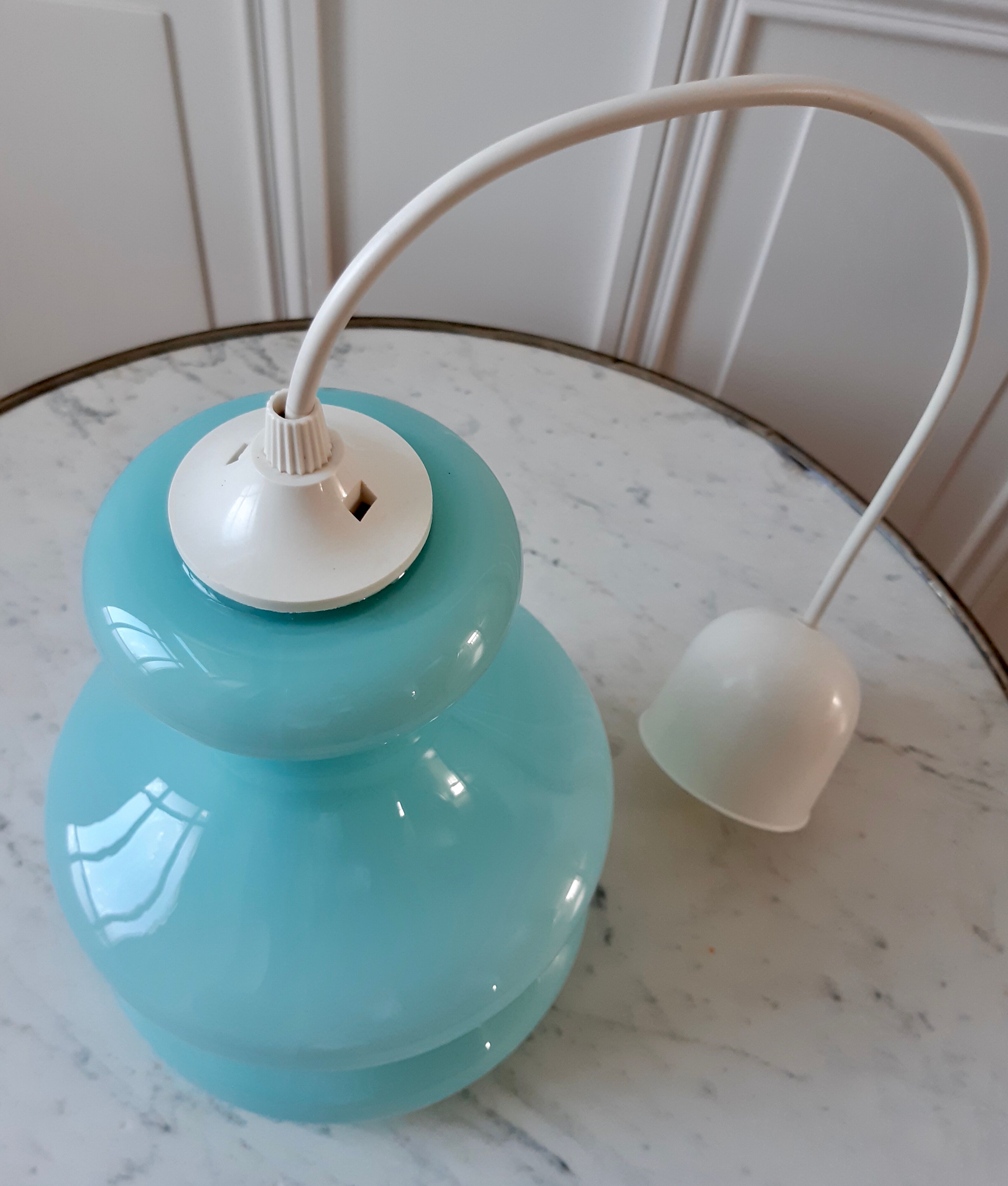 Suspension en opaline bleu ciel