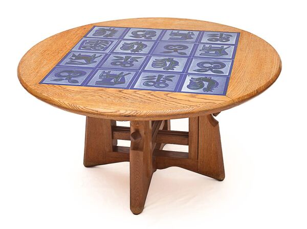 Table de repas par Guillerme et Chambron