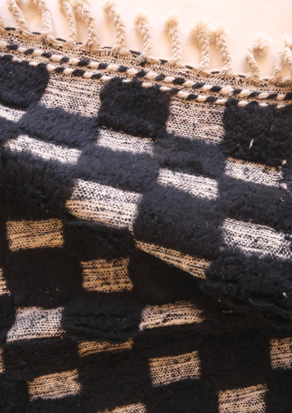 Tapis texturé noir à carreaux - 151 x 124 cm