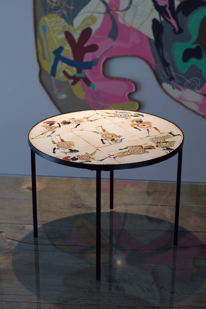 Table basse circulaire décor de guerriers - 1960 Roger Capron