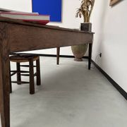 Grande table écritoire des années 40 en chêne massif