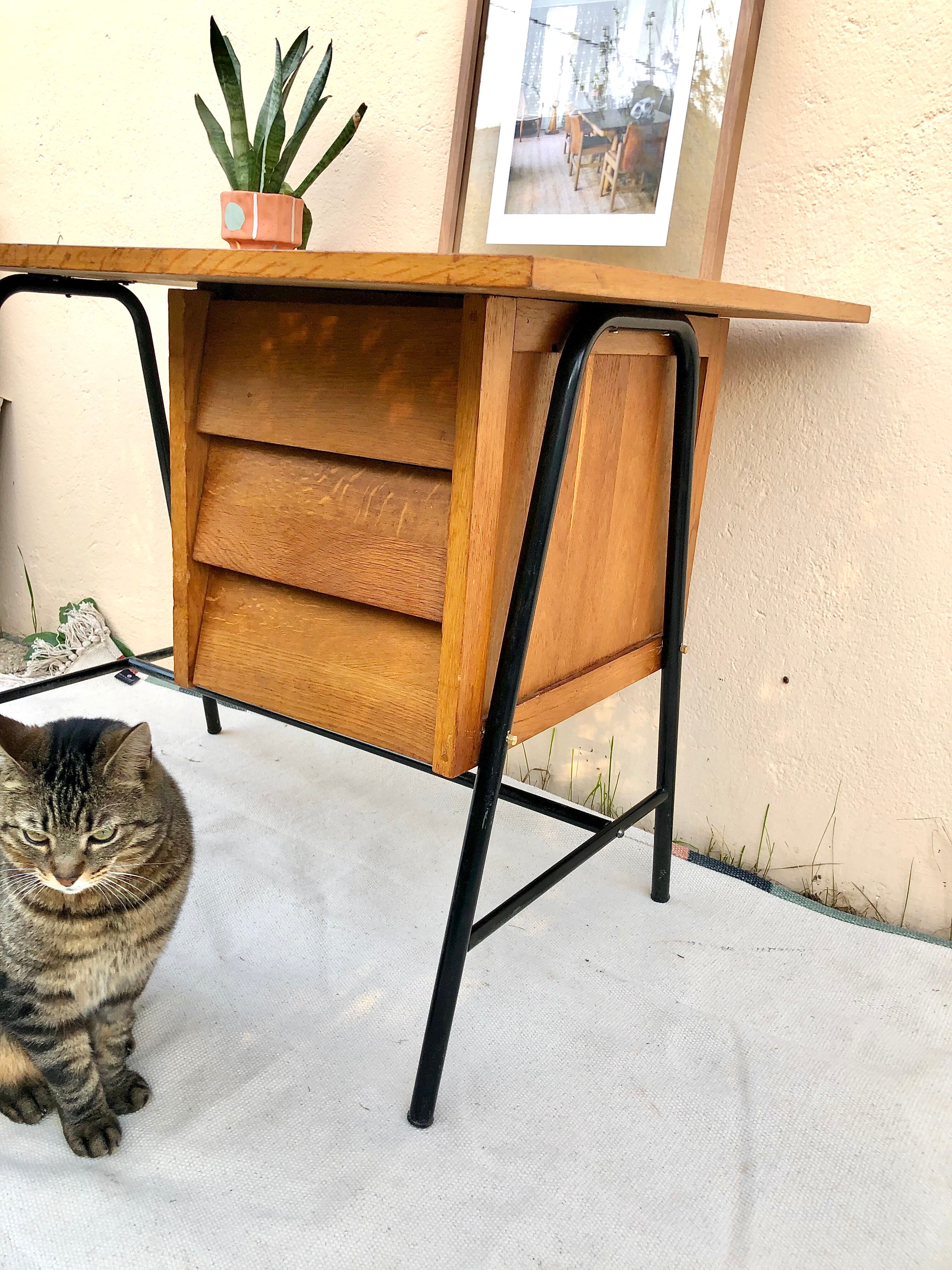 Scandinavian hitier style office