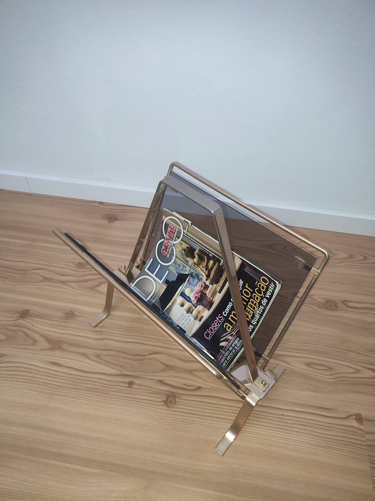 Magazine Rack Hollywood Regency Style - 70's