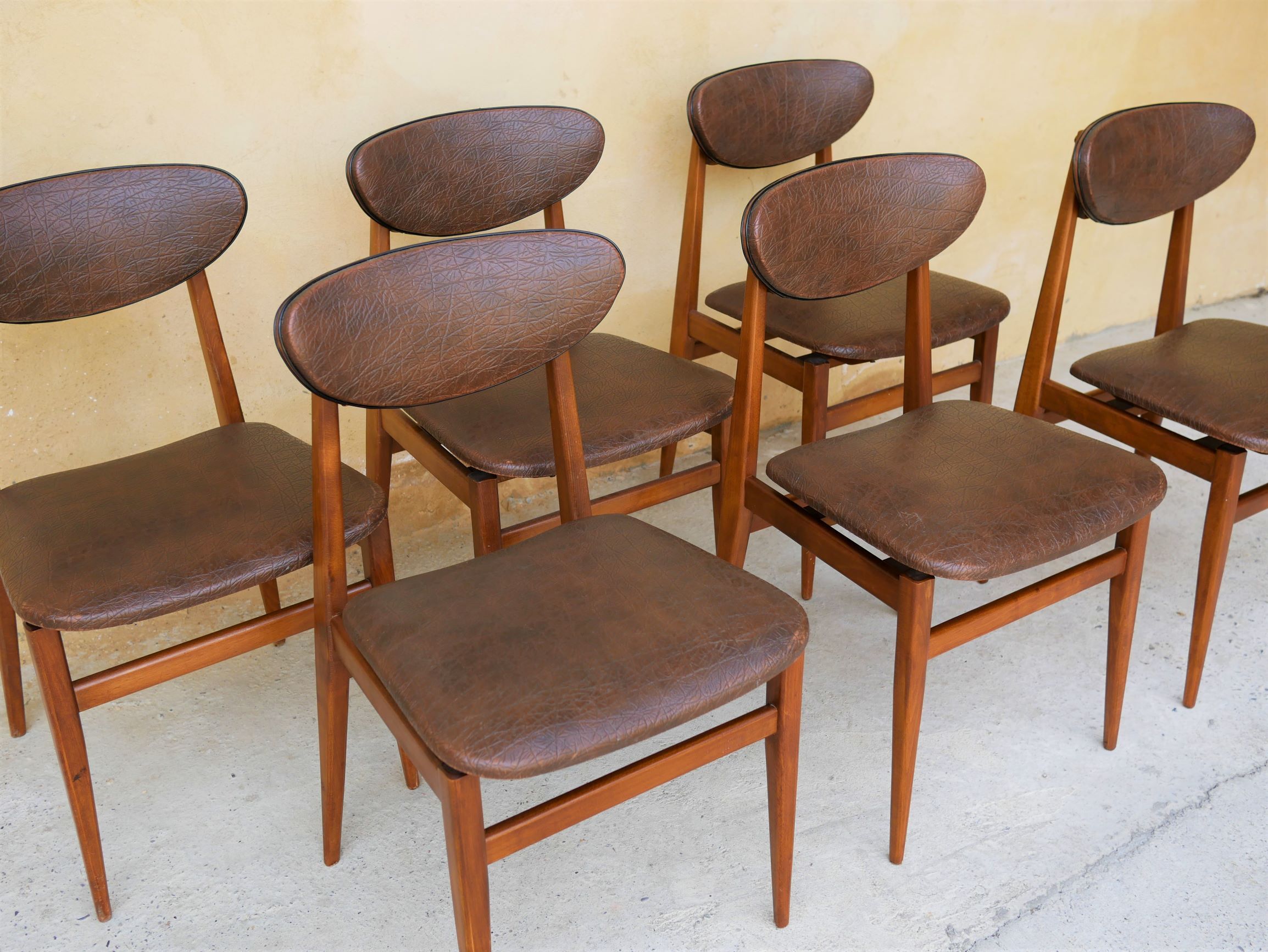 Set of 6 vintage wood and leatherette chairs