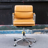 Soft Pad EA 217 chair by Charles & Ray Eames, Vitra