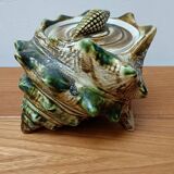 Sugar bowl made of shells in slip
