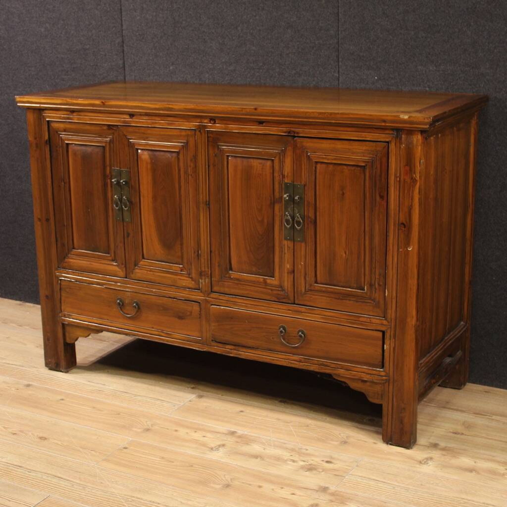 Great oriental sideboard from the 20th century