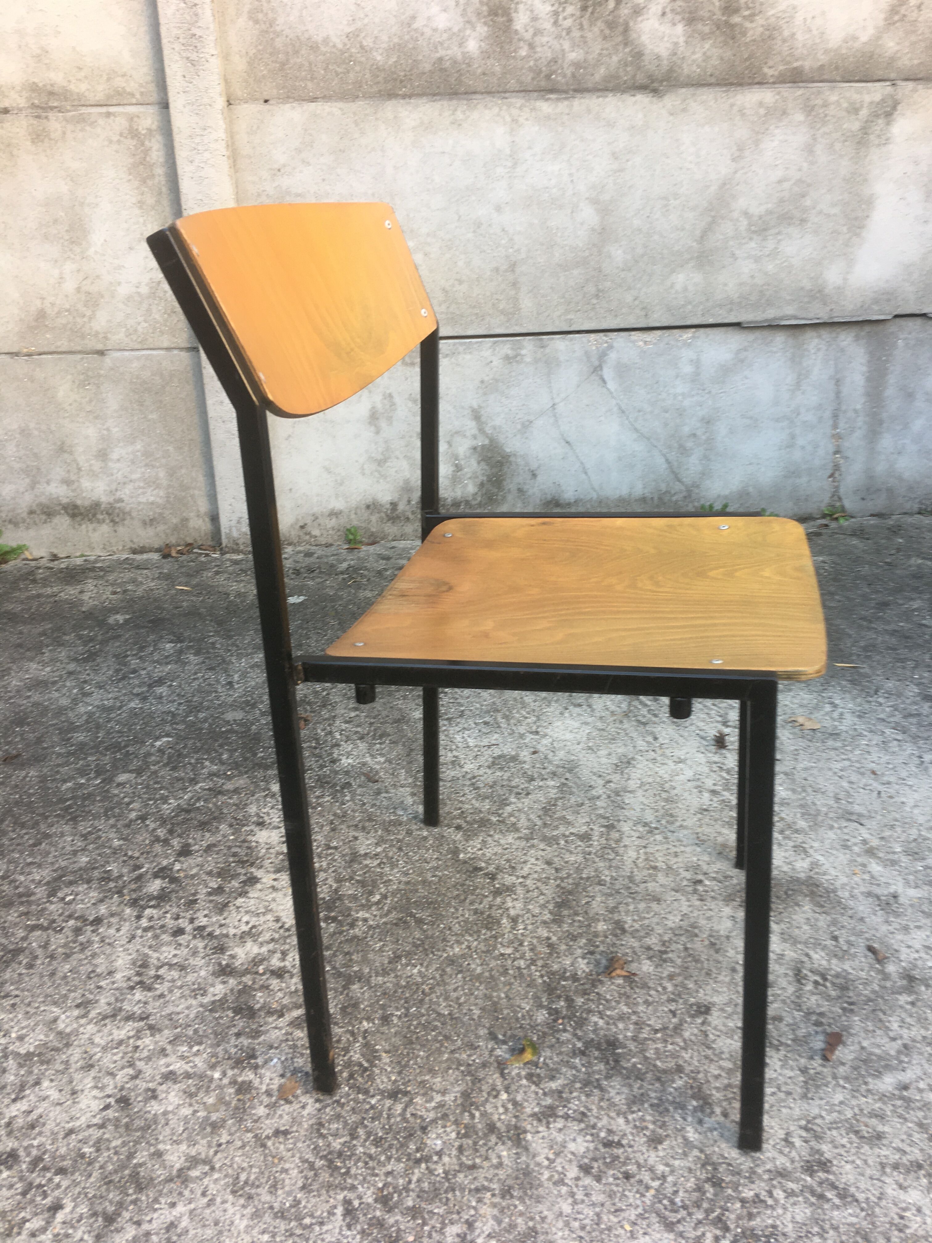 ♻️ Set of 6 chairs designed by designer Gijs van der sluis.