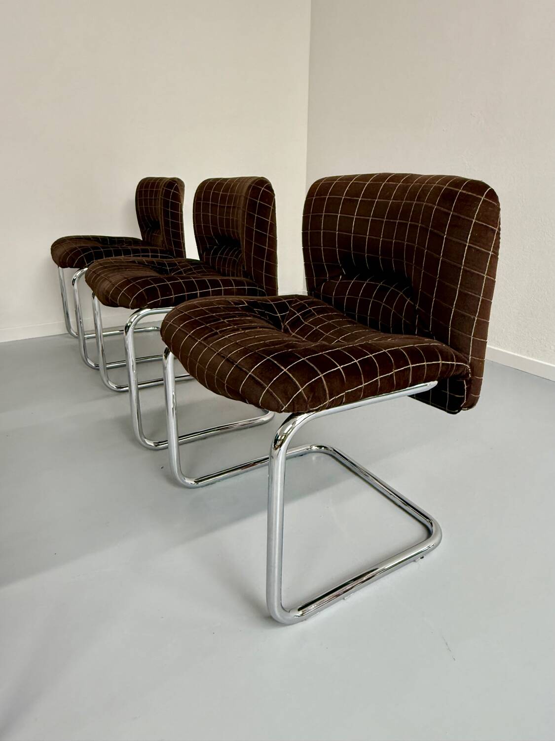 6 old tubular and velvet chairs Italian design from the 70s