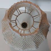 lampe en albâtre avec abajour en crochet