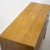 Commode à tiroirs en cerisier du milieu du siècle par Heals