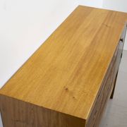 Commode à tiroirs en cerisier du milieu du siècle par Heals