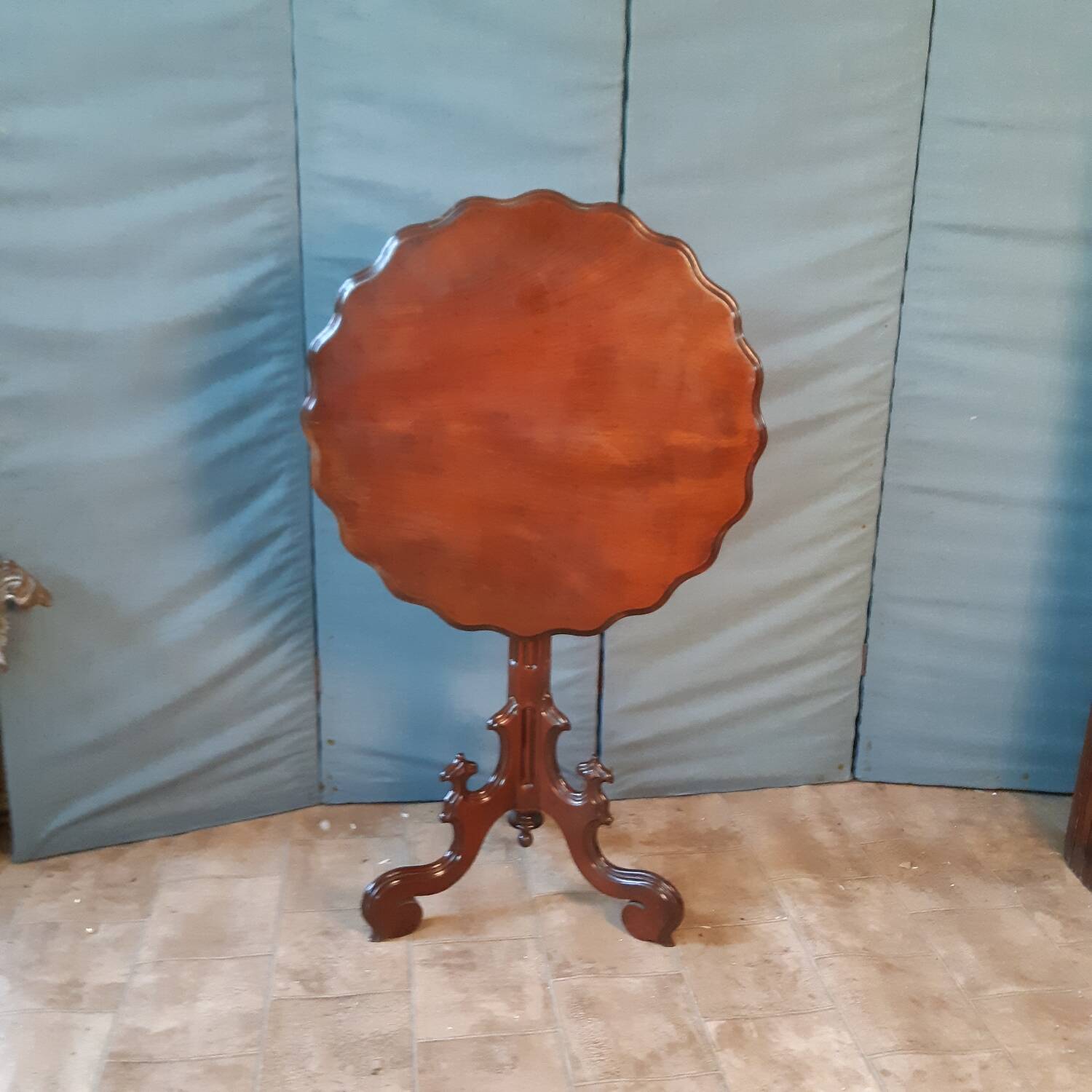 Mahogany pedestal table