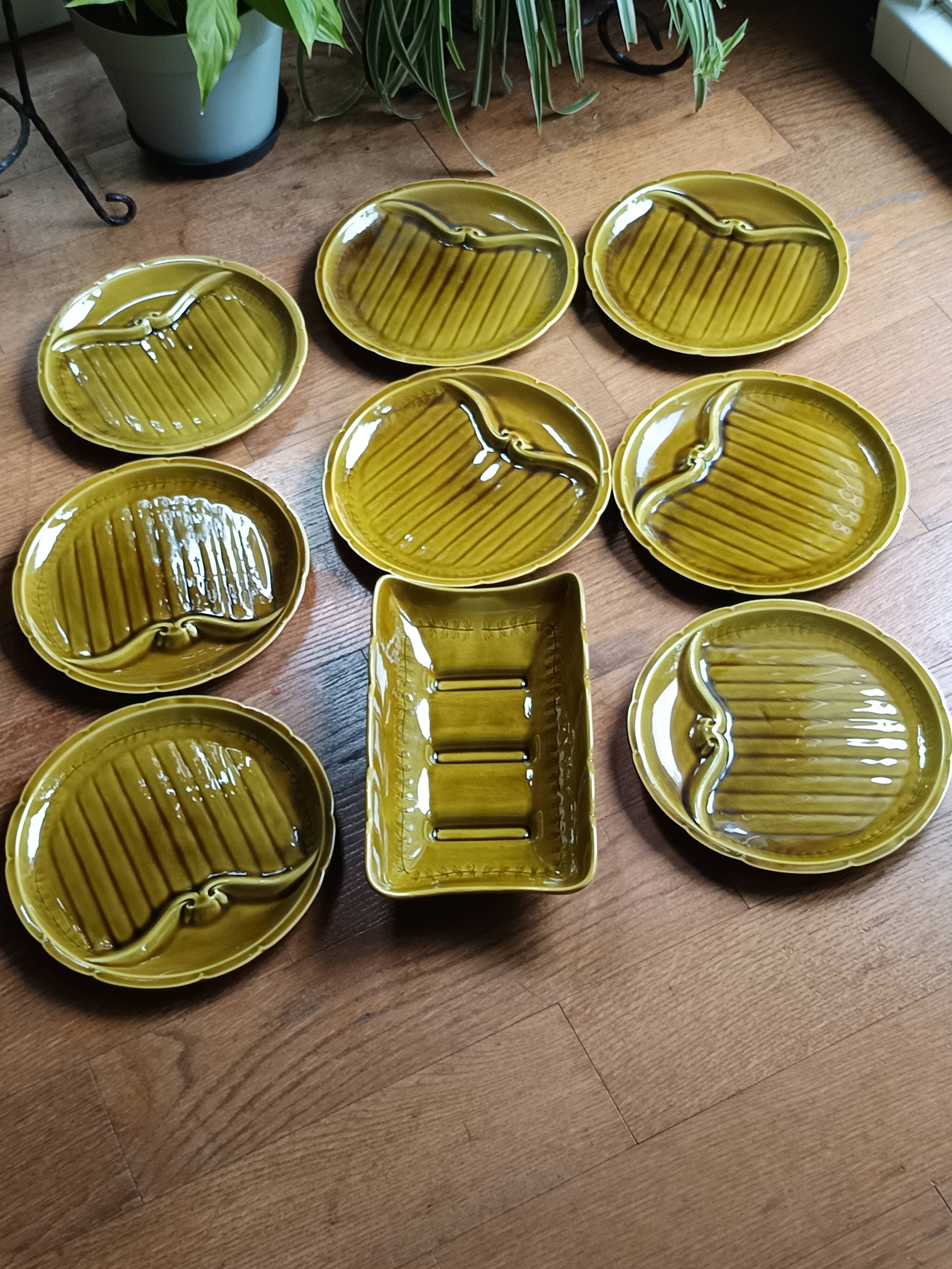 Gien glossy earthenware asparagus service, 1970