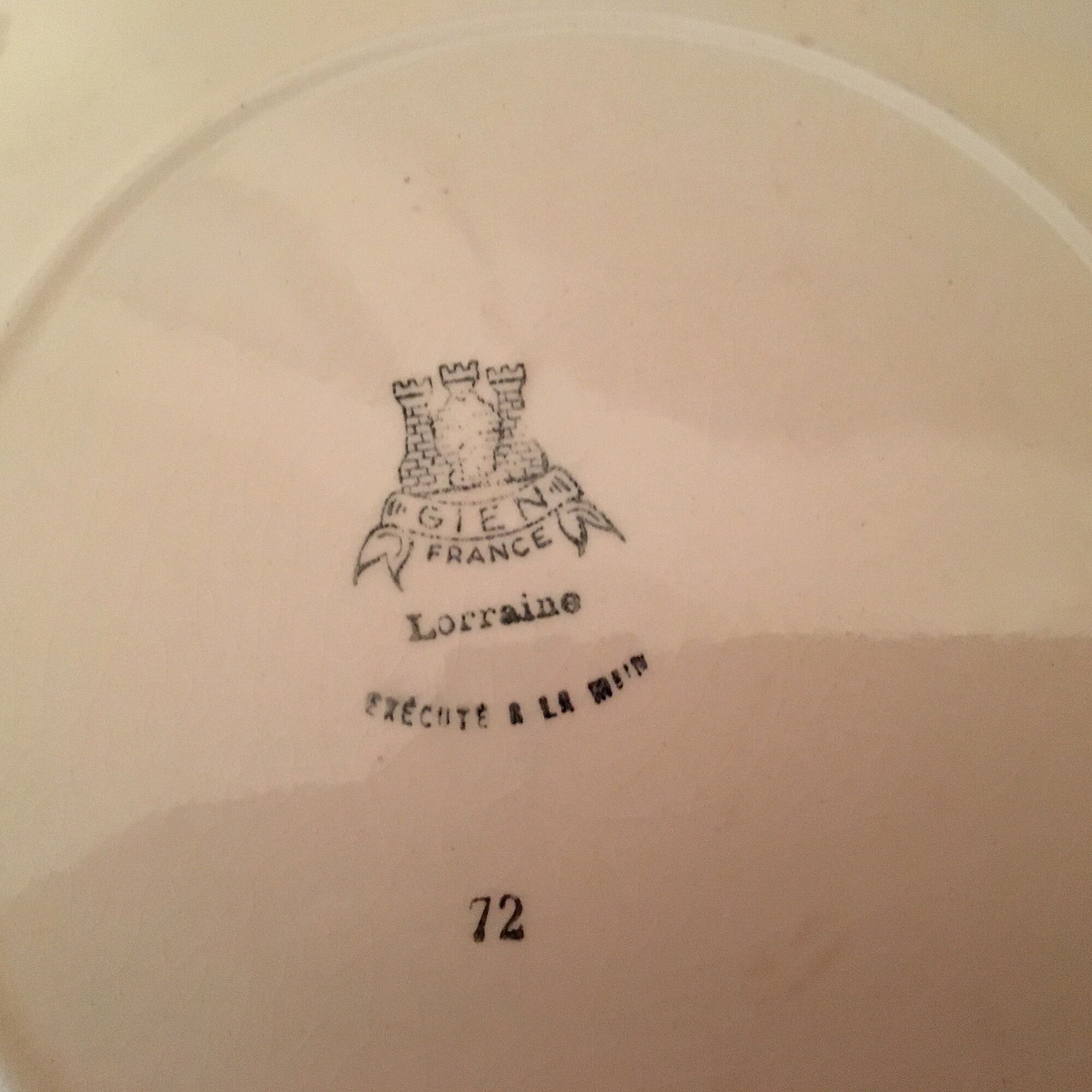 6 Flat plates in Earthenware of Gien with Flower Décor