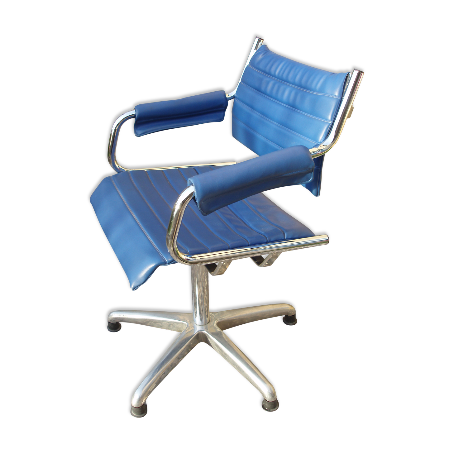 Blue office chair of the 70s swivelling