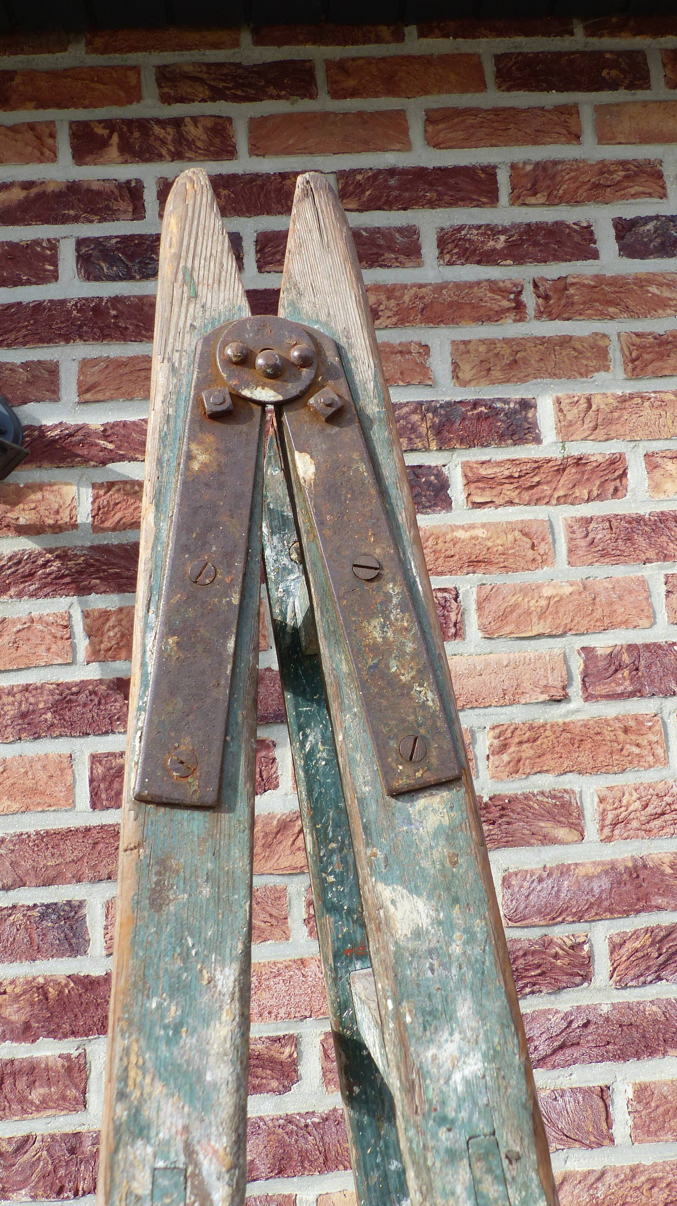 Old scale of painter