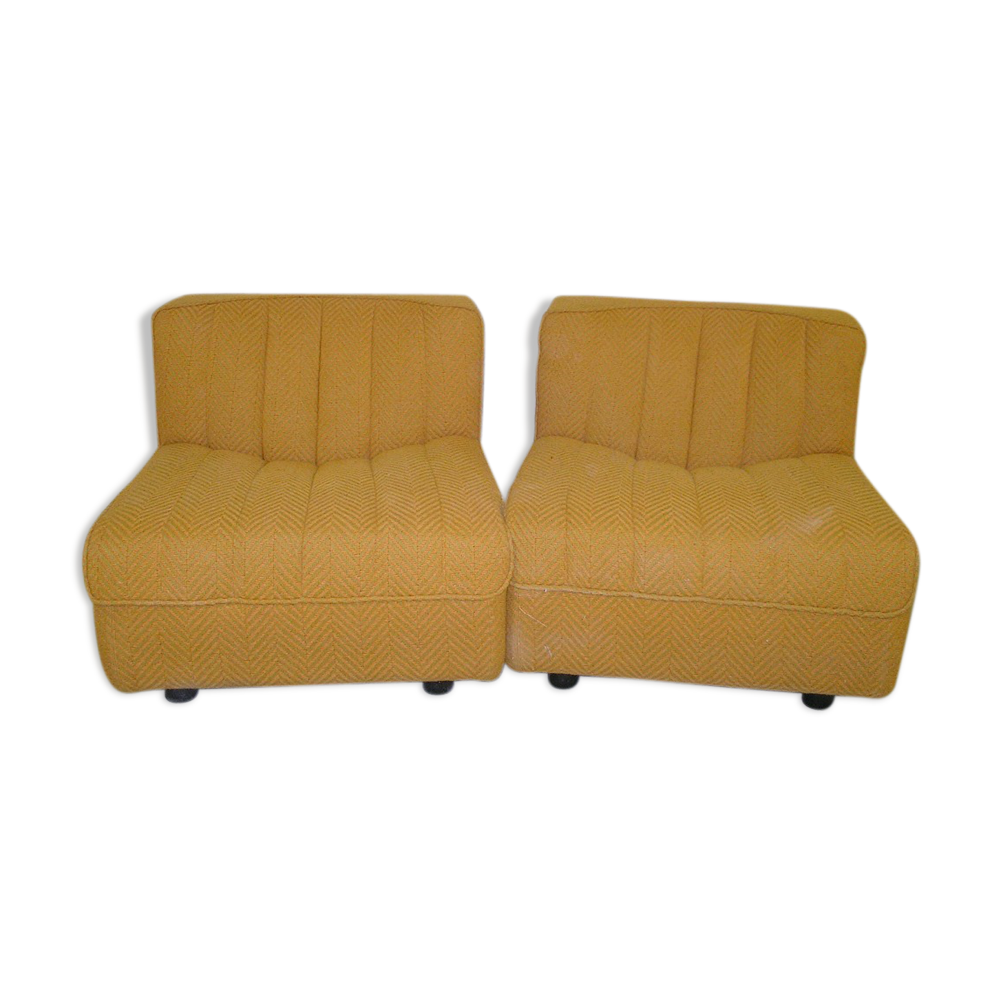 2 fauteuils modèle Novemila par Tito Agnoli  pour Mobilier International