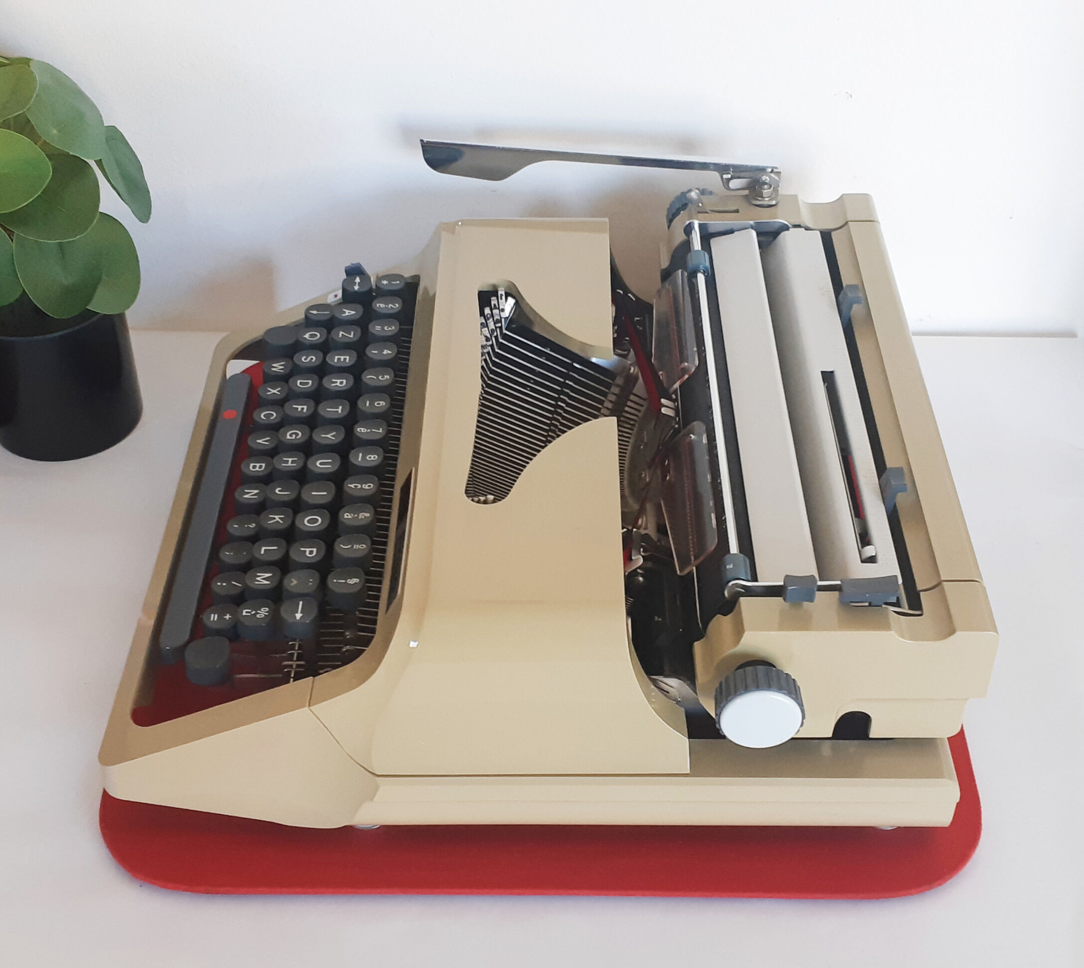 Typewriter Erika Daro , functional