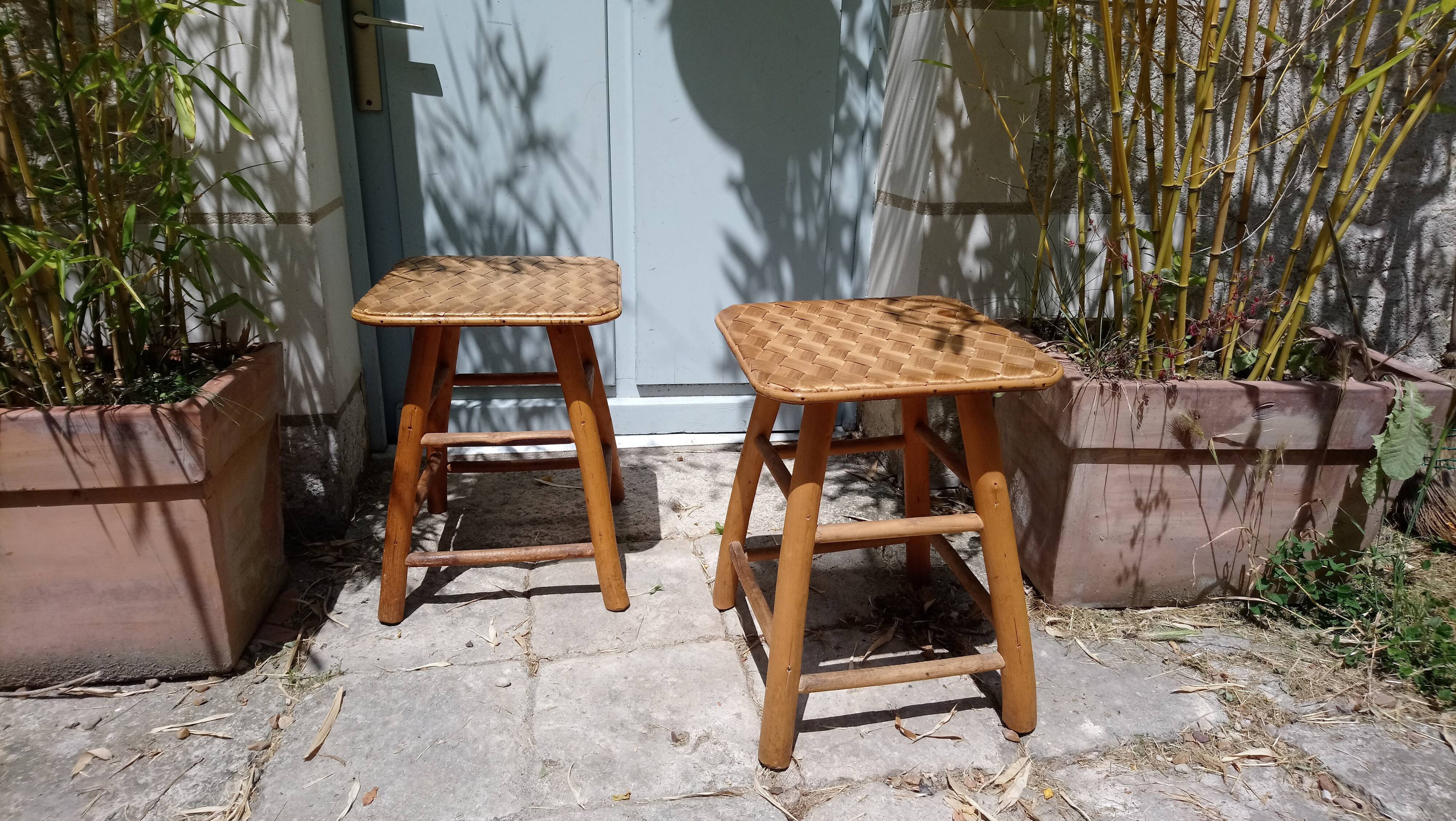 Une paire de chevet vintage