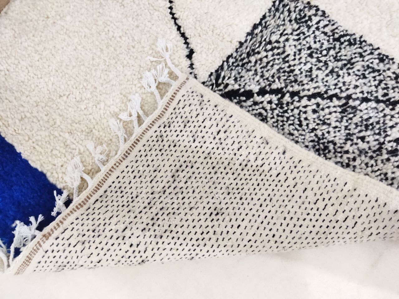 Moroccan berbere carpet 174x109cm