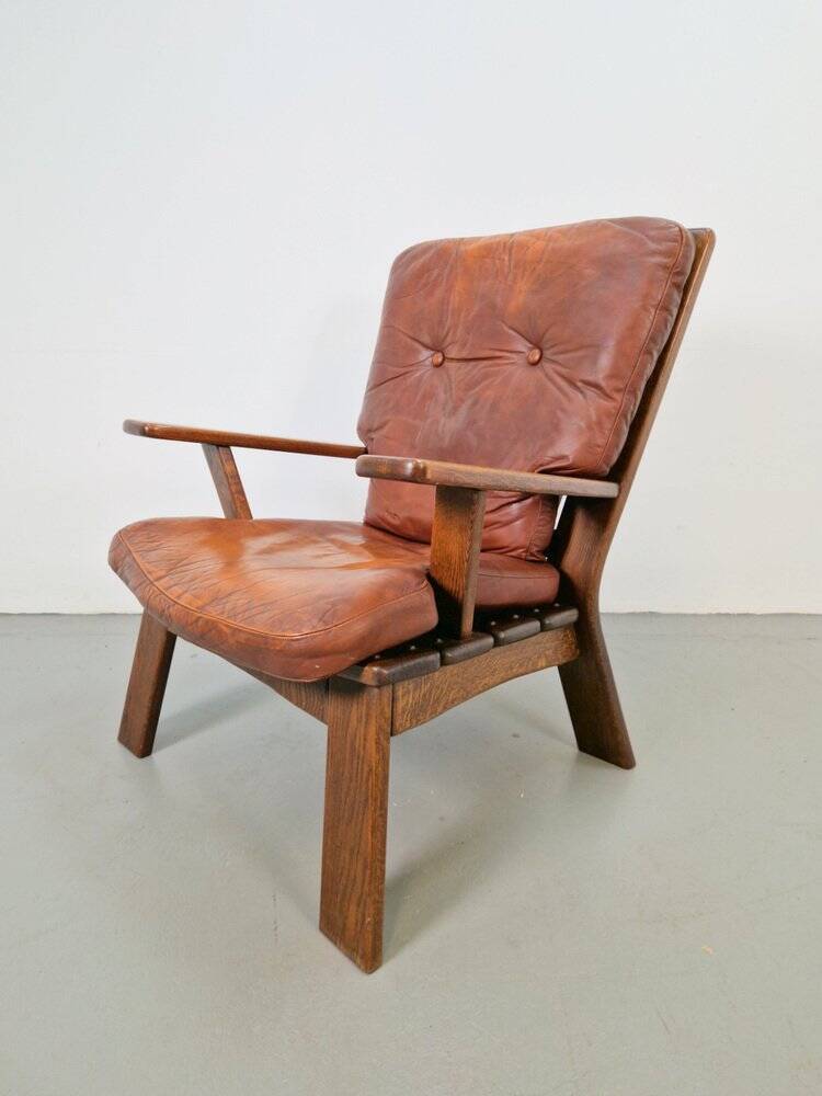 Fauteuil en bois brutaliste avec revêtement en cuir marron, Allemagne, années 1960.