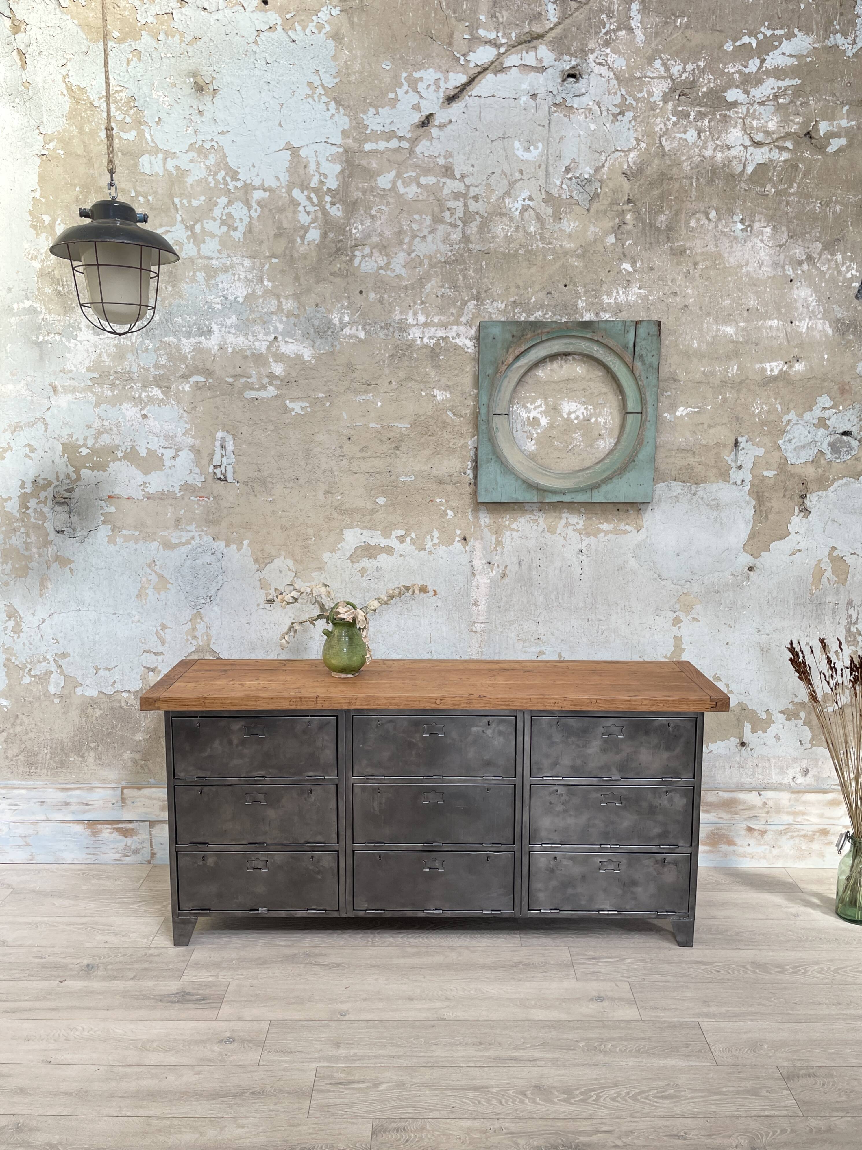 Industrial row in metal and oak.