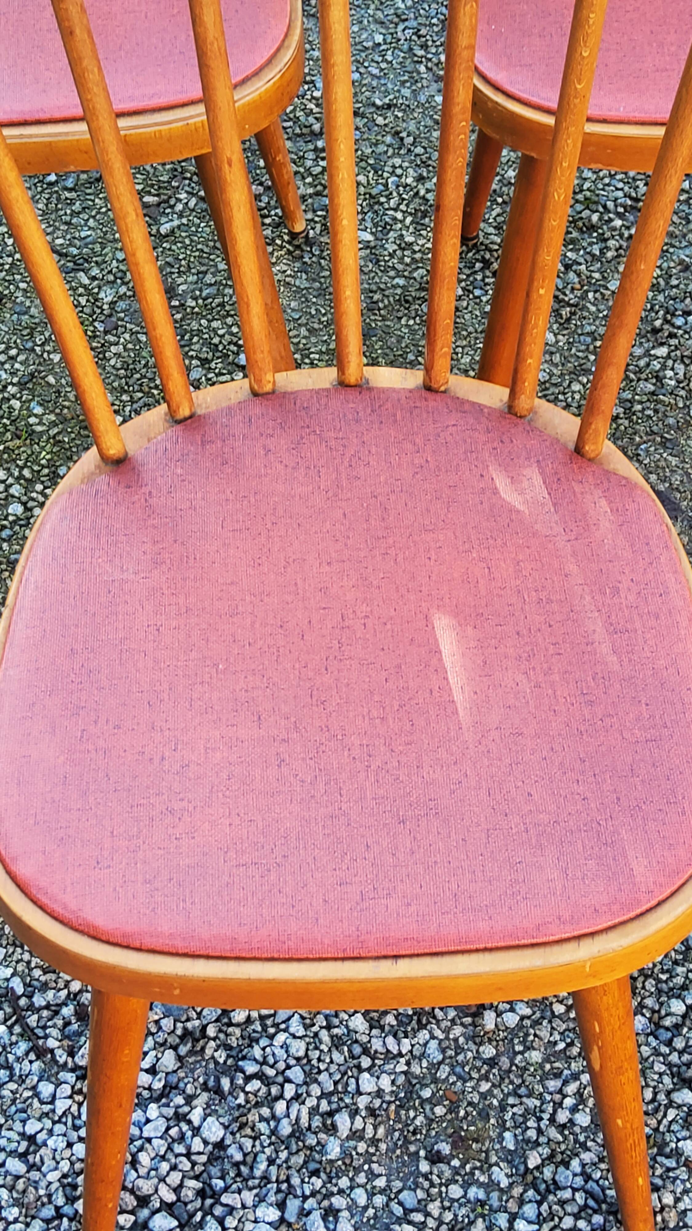 Set de 5 chaises vintage de bistrot en hêtre galette skaï rouge des années 50