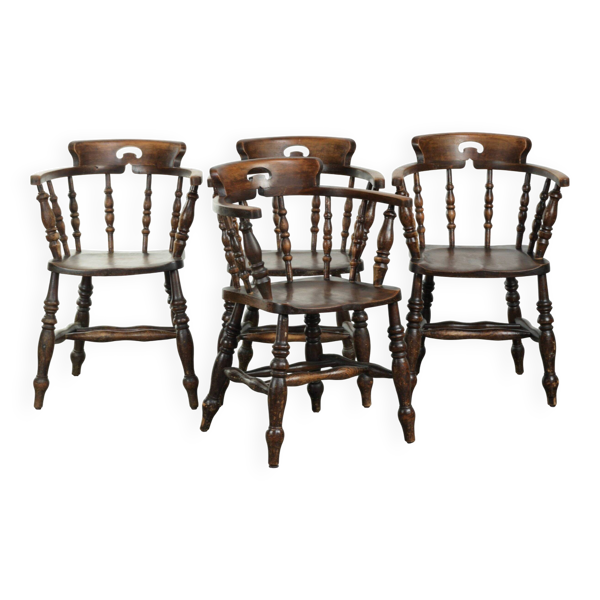 Ensemble de quatre chaises de pub/capitaine en bois anglais antiques du 19ème siècle.