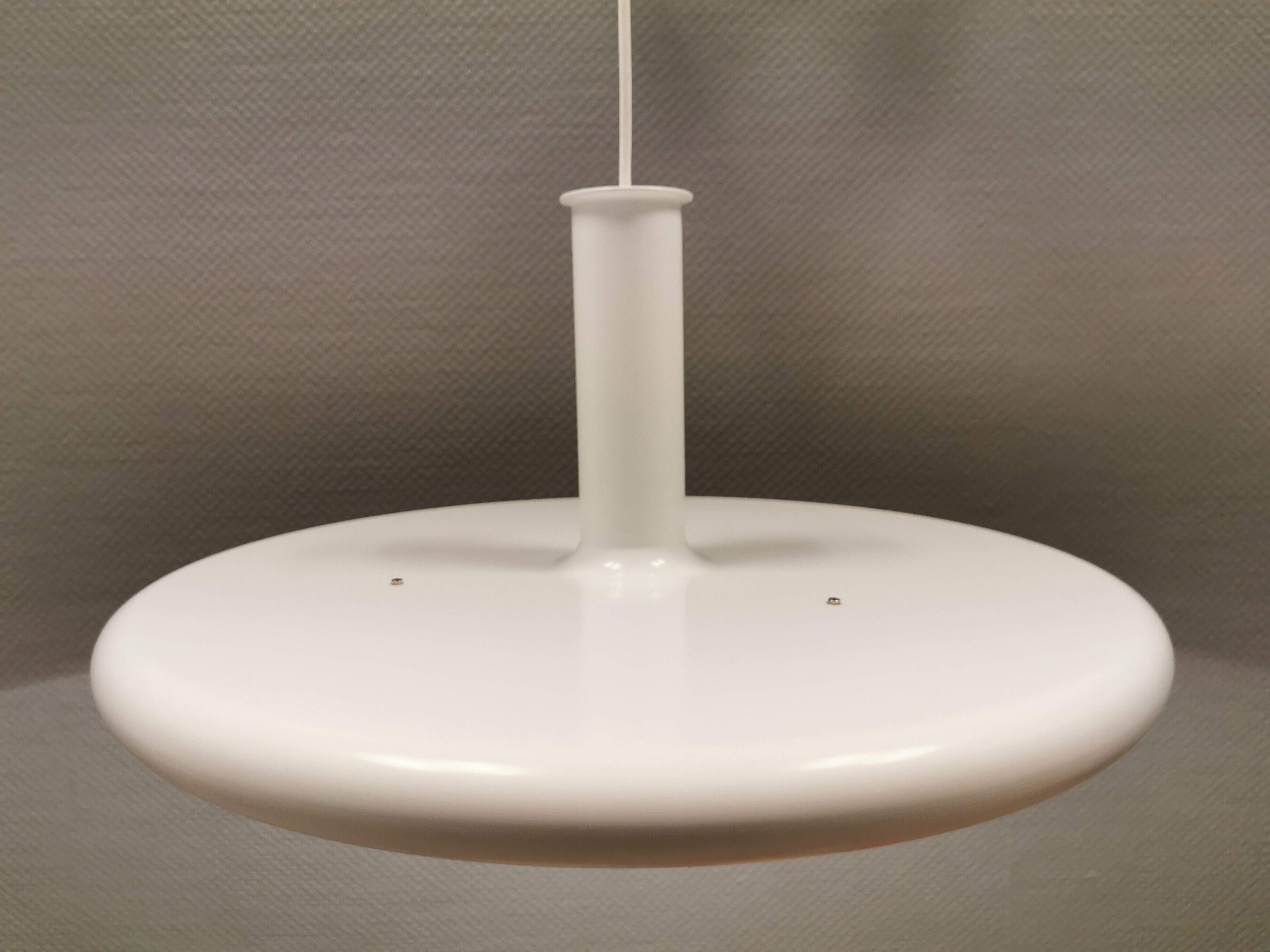 Suspension de style OVNI appelée Optima 6, conçue par l’architecte danois Hans Due en 1975