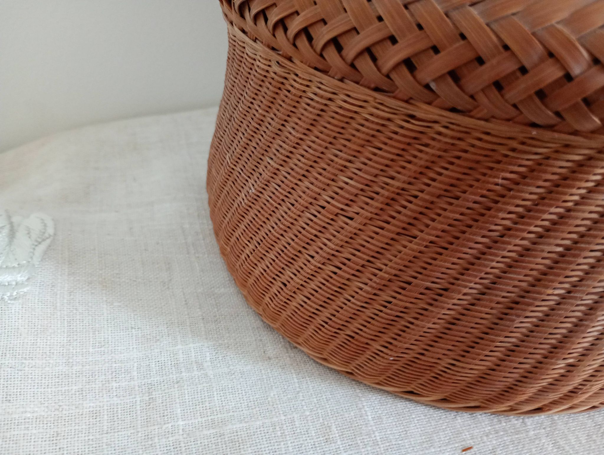 Panier en bambou tressé et céramique, Philippines