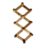 Extendable accordion coat rack in light wood