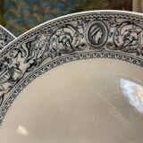 Pair of round Minton English porcelain dishes, Florentine pattern